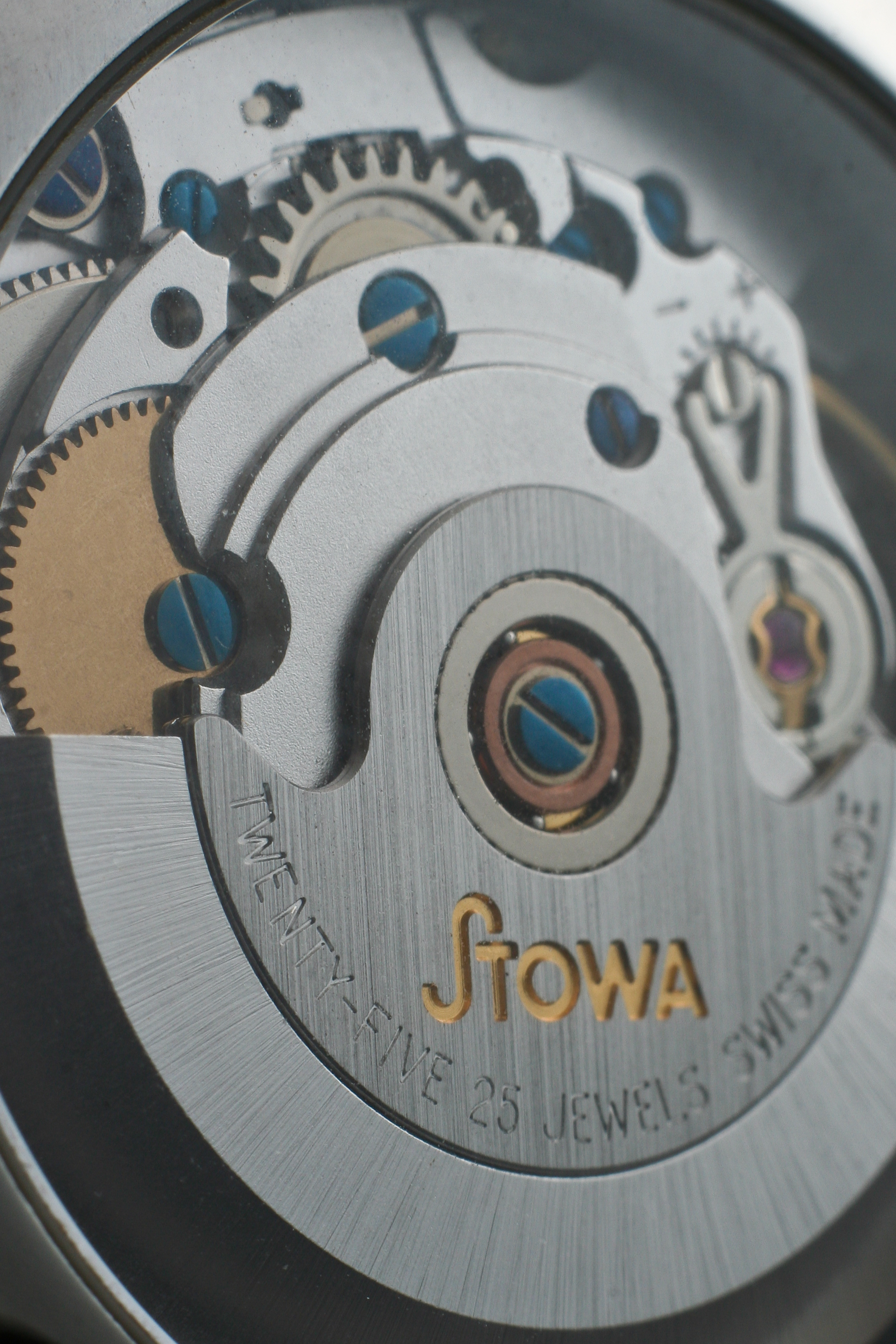 Calibre ETA 2824-2, mouvement automatique suisse fiable utilisé par de nombreuses marques horlogères