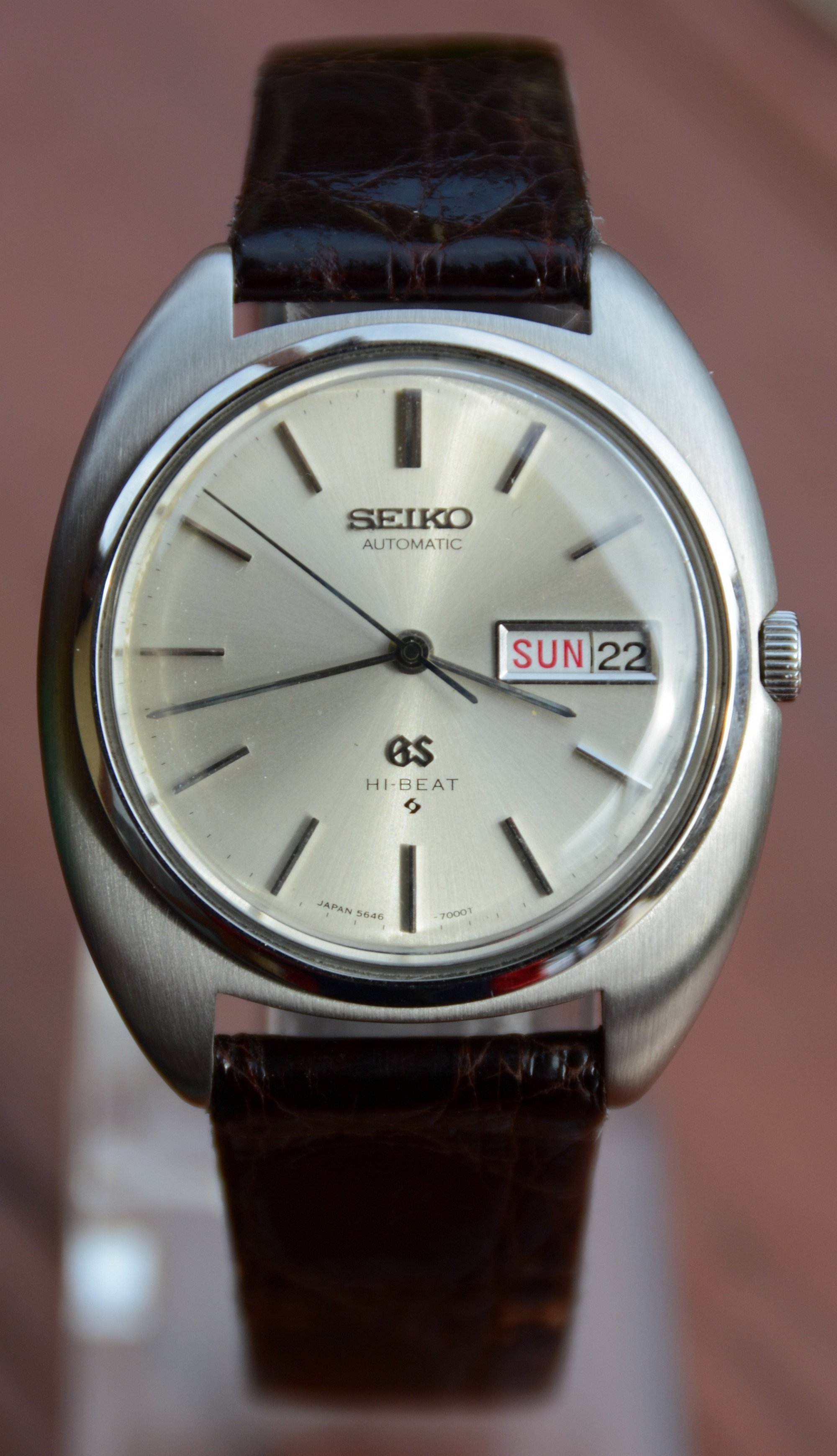 Grand Seiko Snowflake avec cadran texturé blanc évoquant la neige des forêts japonaises de Shinshu