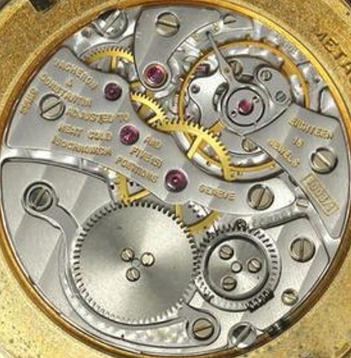 Cadran en météorite avec motifs de Widmanstätten sur montre artisanale